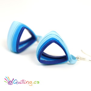 Modré náušnice vytvořené technikou quilling