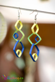 Quilling do uší aneb vyrobte si čtvercové náušnice z papíru